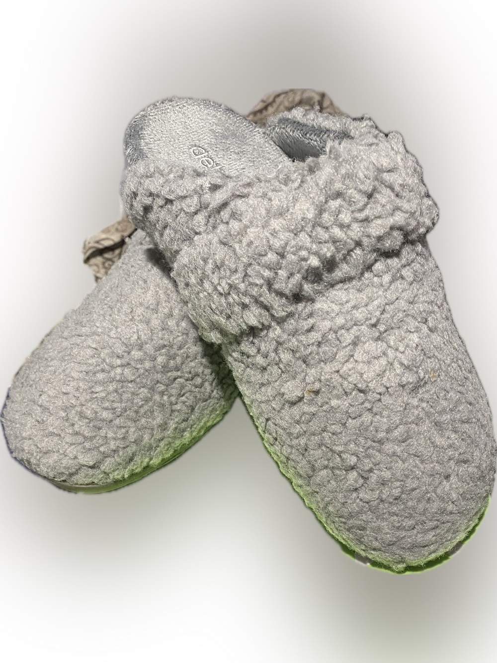 Aetrex Women's Charcoal Gray Cozy Sherpa Slip-On Slippers - Picture 6 of 11
